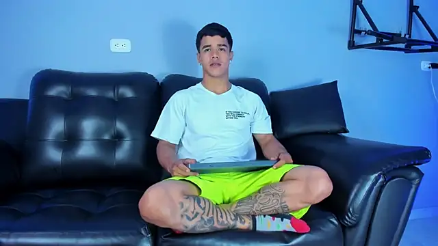 Snapshot of Rob_saenz_ chatting on March 2025 12:58:01 PM Rob saenz online show from March 2025 12:58:01 PM