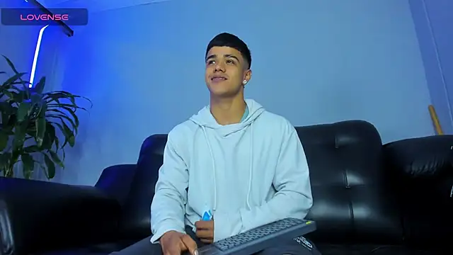 Snapshot of Rob_saenz_ chatting on September 2025 03:13:01 PM Rob saenz online show from September 2025 03:13:01 PM