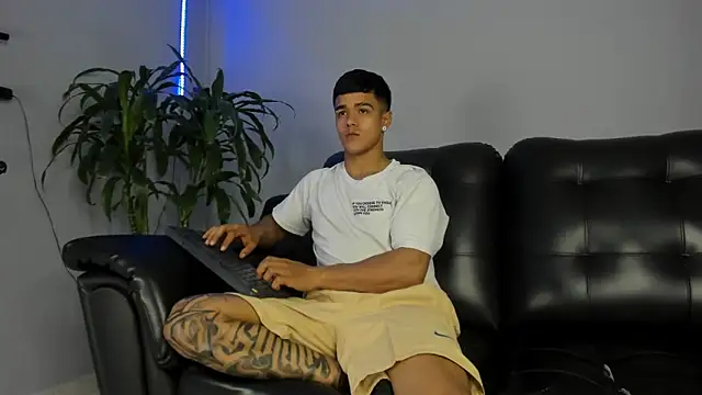 Snapshot of Rob_saenz_ chatting on September 2025 03:48:02 PM Rob saenz online show from September 2025 03:48:02 PM