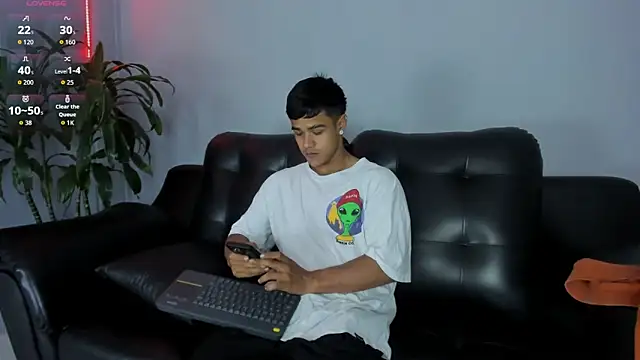 Snapshot of Rob_saenz_ chatting on September 2025 04:00:02 PM Rob saenz online show from September 2025 04:00:02 PM