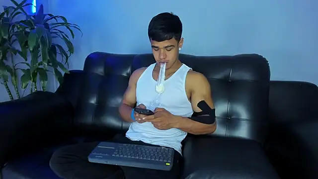 Snapshot of Rob_saenz_ chatting on September 2025 02:33:02 PM Rob saenz online show from September 2025 02:33:02 PM