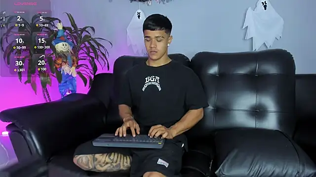 Snapshot of Rob_saenz_ chatting on October 2025 01:54:02 PM Rob saenz online show from October 2025 01:54:02 PM