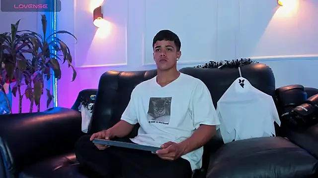 Snapshot of Rob_saenz_ chatting on October 2025 01:56:01 PM Rob saenz online show from October 2025 01:56:01 PM