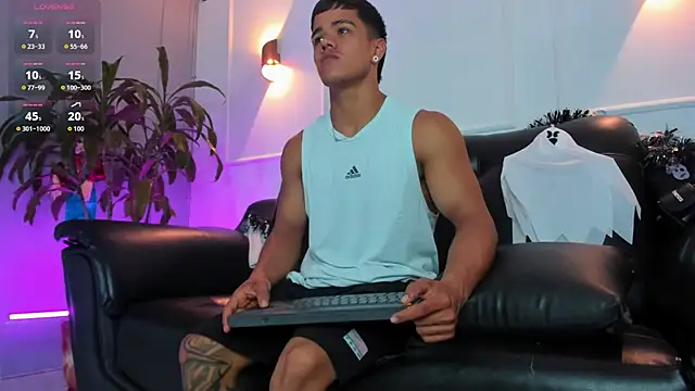 Snapshot of Rob_saenz_ chatting on October 2025 01:45:02 PM Rob saenz online show from October 2025 01:45:02 PM