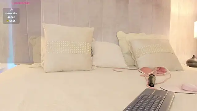 Snapshot of ashlyestone chatting on March 2025 04:15:02 AM ashlyestone online show from March 2025 04:15:02 AM