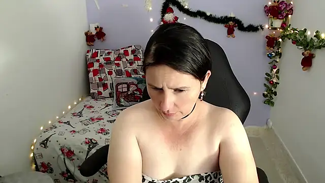 Snapshot of victoria_jones chatting on January 2025 04:02:02 PM victoria jones online show from January 2025 04:02:02 PM
