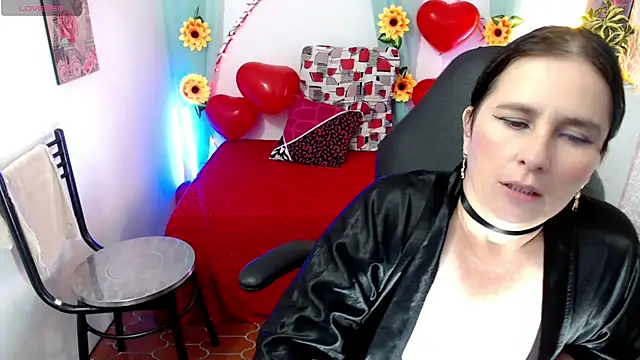 Snapshot of victoria_jones chatting on February 2025 02:33:01 PM victoria jones online show from February 2025 02:33:01 PM
