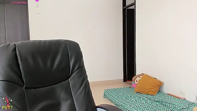 Snapshot of Kamilasalazar chatting on January 2025 02:15:01 PM Kamilasalazar online show from January 2025 02:15:01 PM