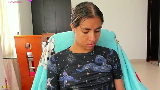 Snapshot of Kamilasalazar chatting on February 2025 02:04:01 PM Kamilasalazar online show from February 2025 02:04:01 PM