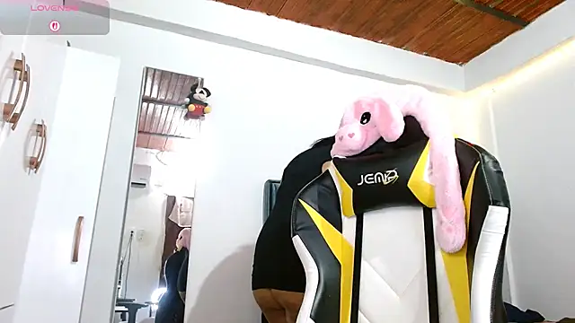 Snapshot of Cute_ash chatting on December 2025 03:12:01 AM Cute ash online show from December 2025 03:12:01 AM