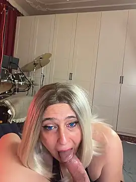 Snapshot of FoxyandTed chatting on March 2026 03:00:01 PM FoxyandTed online show from March 2026 03:00:01 PM