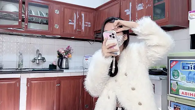 LyLy Office online show from March 2026 03:11:01 AM