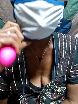 Snapshot of Tamil--Rani chatting on November 2025 01:33:02 PM Tamil--Rani online show from November 2025 01:33:02 PM