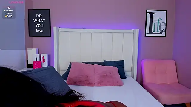 Britanymooree online show from October 2025 08:35:01 PM