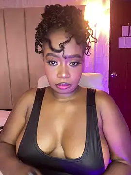 Snapshot of Britanymooree chatting on March 2026 09:54:01 PM Britanymooree online show from March 2026 09:54:01 PM