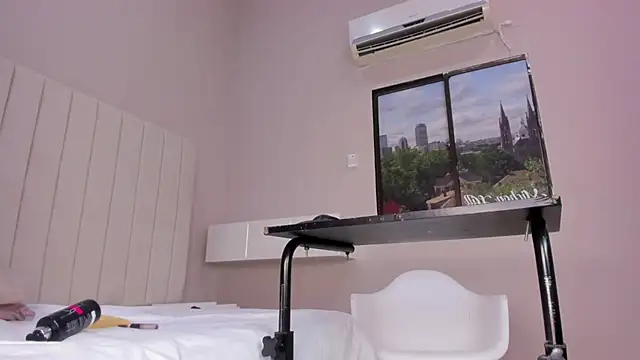 Littleolivia  online show from January 2025 04:21:01 PM