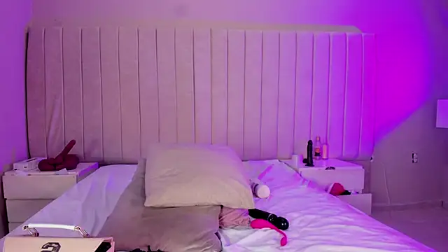 Littleolivia  online show from January 2026 12:51:02 PM