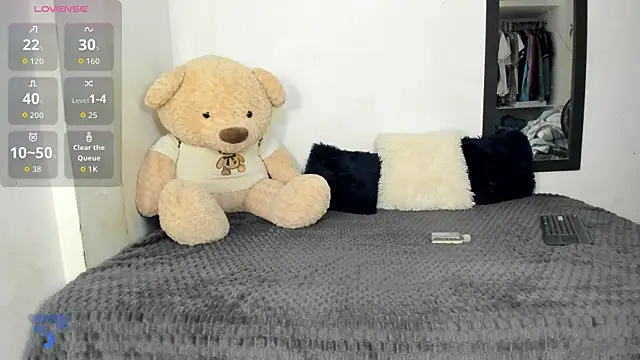 Snapshot of LittleParker chatting on October 2025 12:28:02 PM LittleParker online show from October 2025 12:28:02 PM