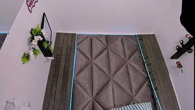 Snapshot of AbbyWathson chatting on October 2025 07:25:01 PM AbbyWathson online show from October 2025 07:25:01 PM