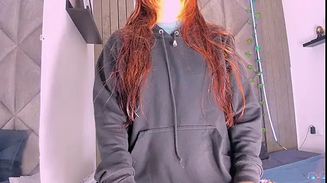 Snapshot of AbbyWathson chatting on November 2025 07:37:01 PM AbbyWathson online show from November 2025 07:37:01 PM