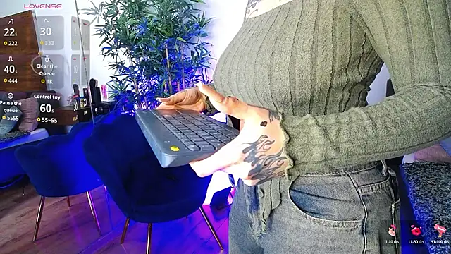 Snapshot of CreamyInkky_ chatting on March 2026 09:32:01 AM CreamyInkky online show from March 2026 09:32:01 AM