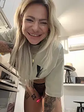 Divina X  online show from December 2025 05:09:01 PM