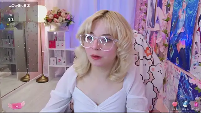 Coconut Mia online show from September 2025 01:48:02 PM