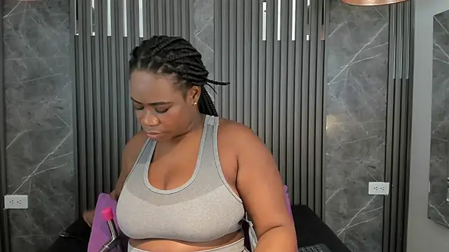 Snapshot of SaraiEvans chatting on February 2026 03:24:02 AM SaraiEvans online show from February 2026 03:24:02 AM