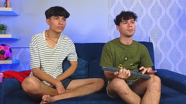 Snapshot of Theskinnyboys chatting on December 2024 10:28:02 PM Theskinnyboys online show from December 2024 10:28:02 PM