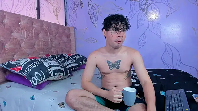 Snapshot of Theskinnyboys chatting on January 2025 01:38:02 PM Theskinnyboys online show from January 2025 01:38:02 PM