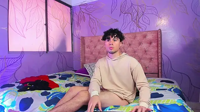 Snapshot of Theskinnyboys chatting on February 2025 08:37:01 PM Theskinnyboys online show from February 2025 08:37:01 PM