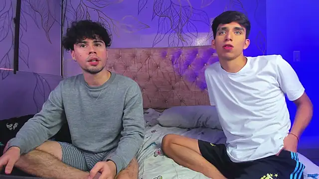 Snapshot of Theskinnyboys chatting on March 2025 10:17:02 PM Theskinnyboys online show from March 2025 10:17:02 PM