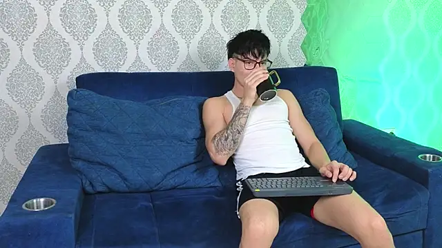 Snapshot of Theskinnyboys chatting on September 2025 07:21:02 AM Theskinnyboys online show from September 2025 07:21:02 AM