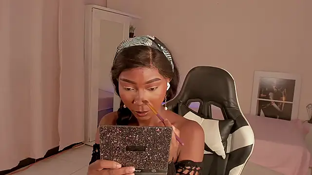 SavannahWildee online show from December 2024 07:43:02 PM