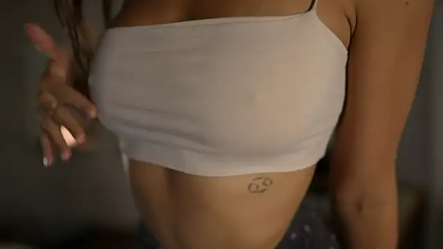 Snapshot of ValerieHill chatting on October 2025 03:28:02 AM ValerieHill online show from October 2025 03:28:02 AM