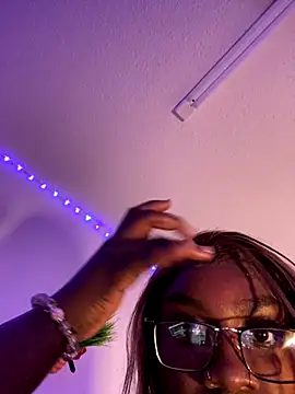 LillShayy online show from December 2025 06:30:02 AM