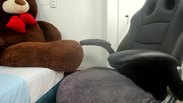 Snapshot of karina_mason chatting on October 2025 12:18:02 PM karina mason online show from October 2025 12:18:02 PM