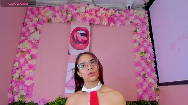 Snapshot of Scarlet_Red_ chatting on March 2025 12:33:02 PM Scarlet Red online show from March 2025 12:33:02 PM