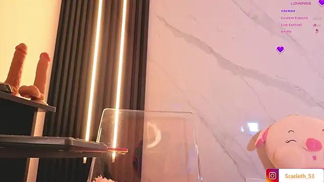 Scarlet Red  online show from December 2025 12:12:02 PM