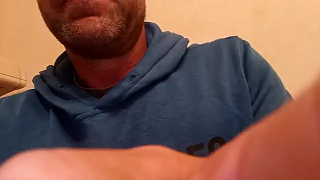 Snapshot of Timbojan28 chatting on May 2026 04:39:02 AM Timbojan28 online show from May 2026 04:39:02 AM