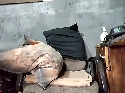 Snapshot of bumbumtatuado chatting on December 2025 02:06:02 AM bumbumtatuado online show from December 2025 02:06:02 AM