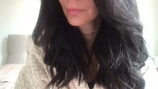 paolajonez online show from November 2025 01:00:02 PM