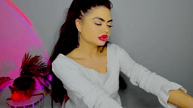 Snapshot of aishahottie chatting on December 2024 01:25:01 AM aishahottie online show from December 2024 01:25:01 AM