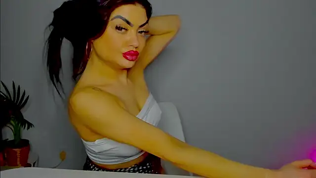 Snapshot of aishahottie chatting on December 2024 02:12:02 AM aishahottie online show from December 2024 02:12:02 AM