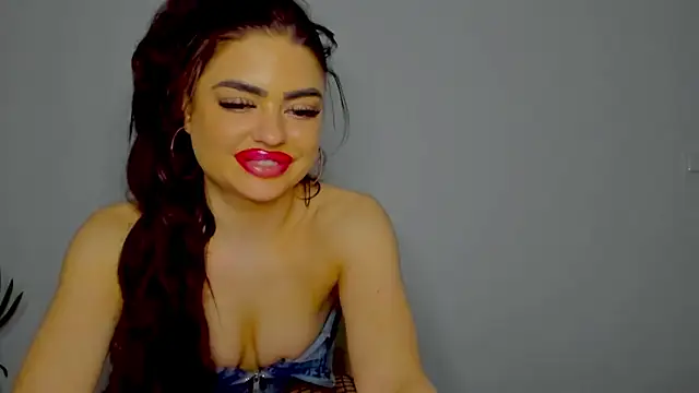 Snapshot of aishahottie chatting on December 2024 02:13:01 AM aishahottie online show from December 2024 02:13:01 AM