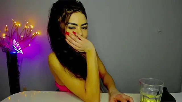 Snapshot of aishahottie chatting on February 2025 03:27:01 AM aishahottie online show from February 2025 03:27:01 AM
