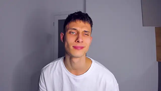 Snapshot of Kent_Ross chatting on October 2025 09:08:02 PM Kent Ross online show from October 2025 09:08:02 PM