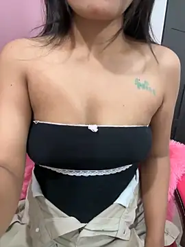 Snapshot of LeisyXO chatting on September 2025 06:57:02 PM LeisyXO online show from September 2025 06:57:02 PM