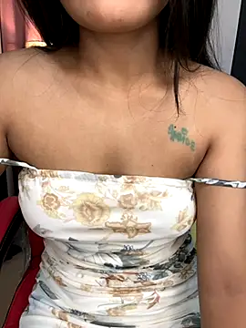 Snapshot of LeisyXO chatting on October 2025 08:06:02 PM LeisyXO online show from October 2025 08:06:02 PM