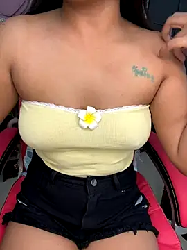 Snapshot of LeisyXO chatting on October 2025 07:26:02 PM LeisyXO online show from October 2025 07:26:02 PM